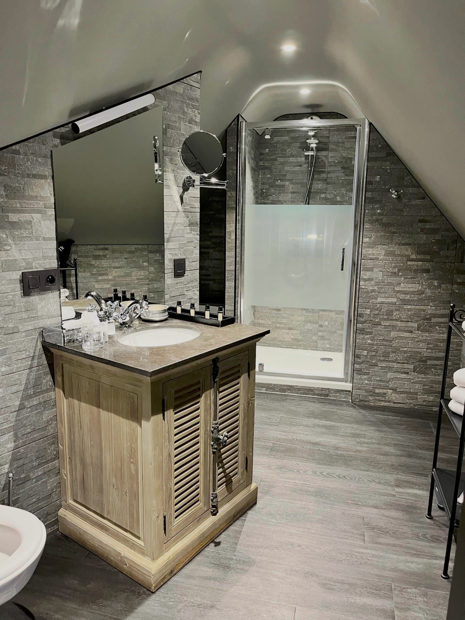Bathroom in a guest room at Hotel De Orangerie in Bruges